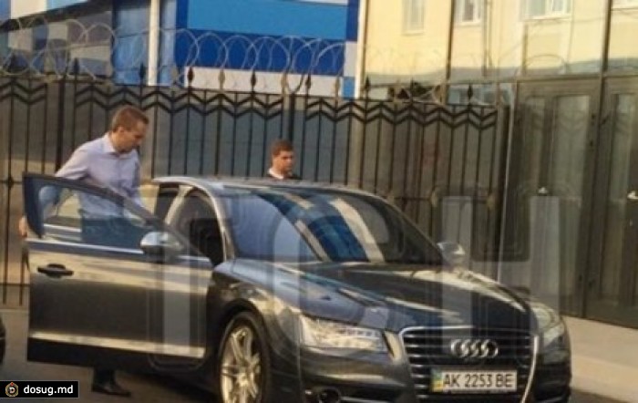 Сын Януковича прилетел в Крым делить имущество