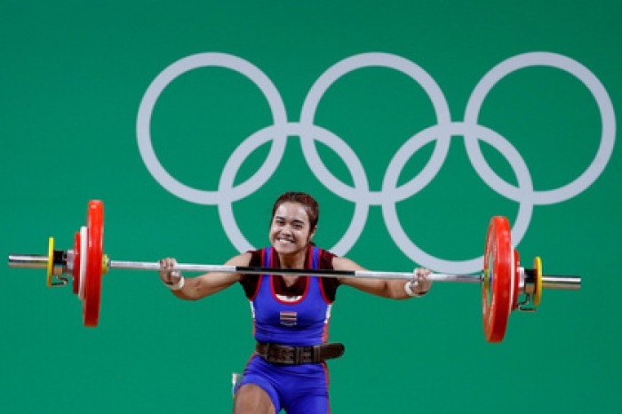 Тайская тяжелоатлетка Сопита Танасан выиграла золотую медаль ОИ