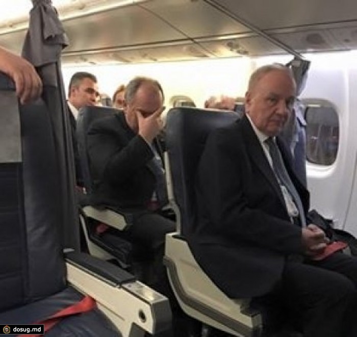 Тимофти засняли в самолете на обратном пути из Румынии