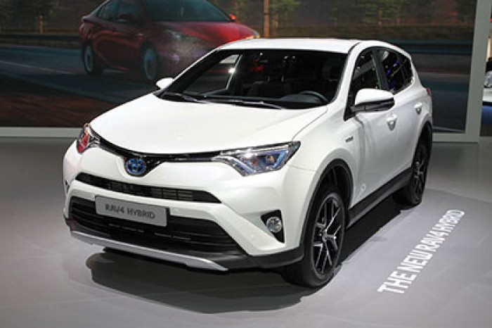 Toyota запланировала продать 30 тысяч RAV4 в России
