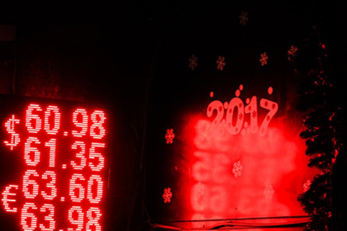 ЦБ опустил официальный курс доллара ниже 60 рублей