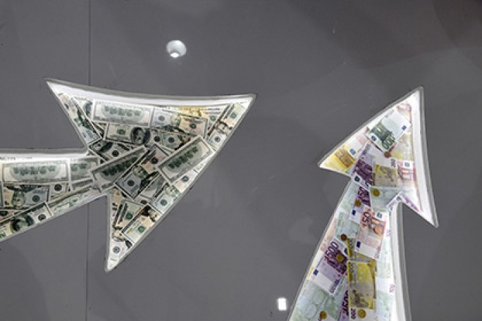 ЦБ поднял официальный доллар выше 60 рублей