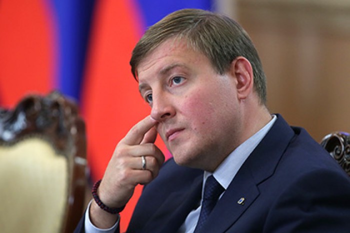 Турчак предложил Путину резко поднять пошлины на импортную электронику
