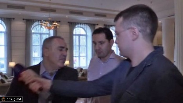 Участники Форума свободной России напали на журналистов ВГТРК