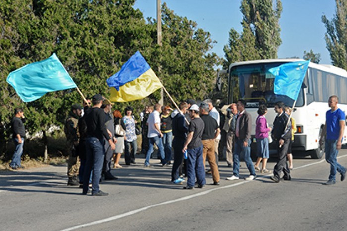 Участвовавшие в блокаде Крыма бойцы сдались правоохранительным органам