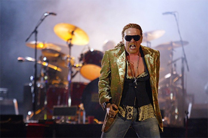 У фронтмена Guns N' Roses нашли оружие на границе