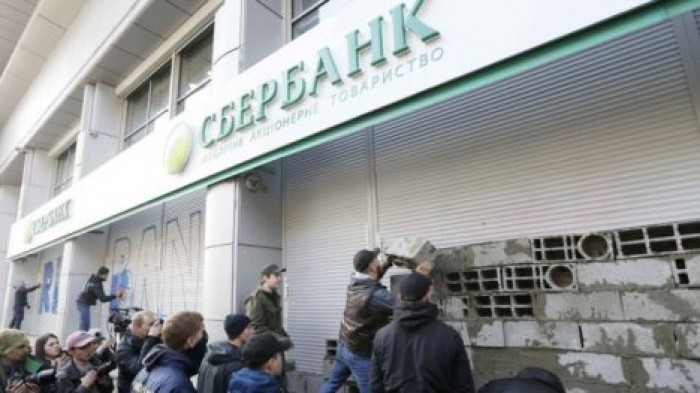 Украина ввела санкции против пяти "дочек" российских банков: реакция Москвы