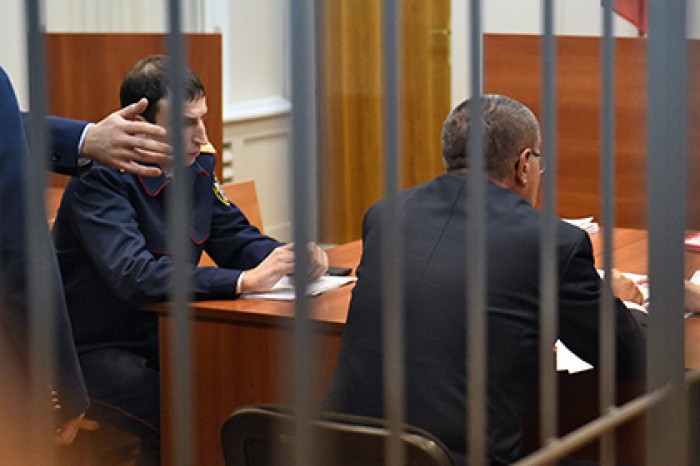 Улюкаева оставили под домашним арестом