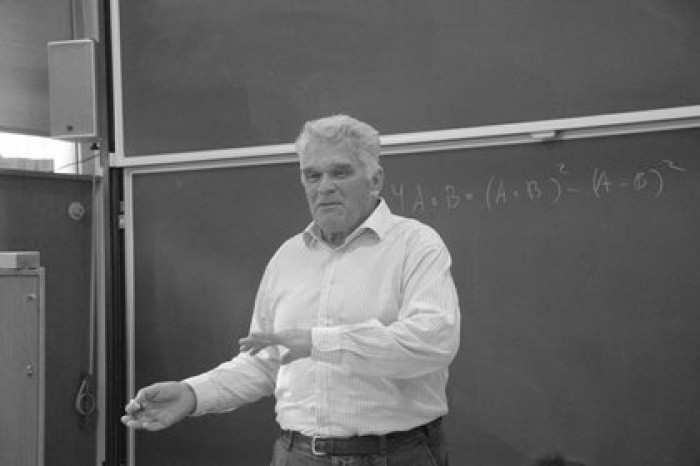 Умер основоположник современной математической физики
