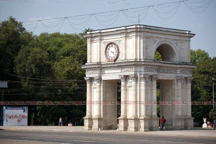 Унионисты развернут 100-метровый триколор в центре Кишинева