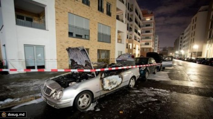 В Берлине велосипедисты в масках жгут Mercedes, BMW и Porsche