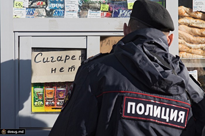 В Госдуме предложили запретить продажу сигарет через окошко