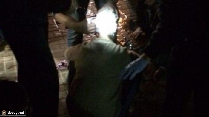 В Киеве на вокзале неизвестный бросил в женщину взрывное устройство