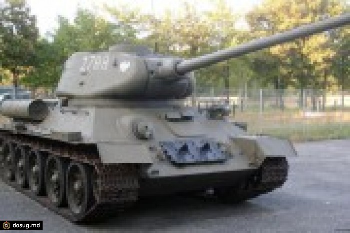 В Кишиневе демонтировали танк Т-34