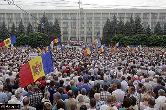 В Кишиневе две тысячи человек вышли на митинг против повышения тарифов