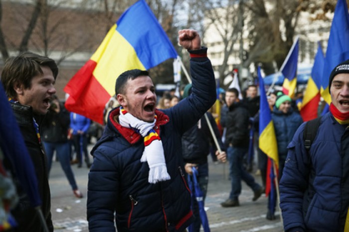 В Кишиневе начался многотысячный митинг за объединение Молдавии с Румынией
