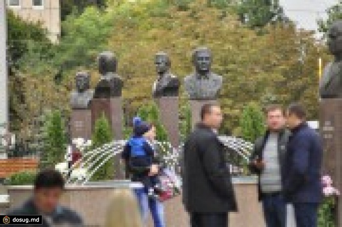 В Кишиневе появилась аллея известных молдавских ученых и врачей