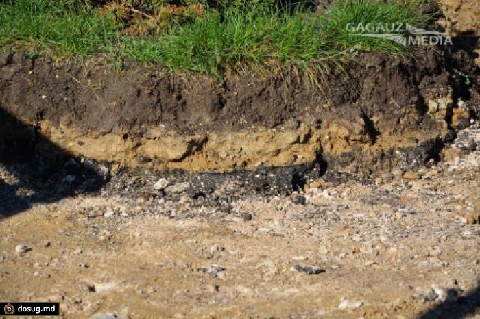 В комратском парке под слоем земли обнаружили асфальт