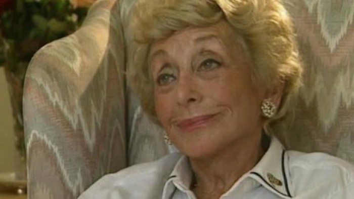 В Лондоне под колесами грузовика погибла 96-летняя модистка королевы Елизаветы II