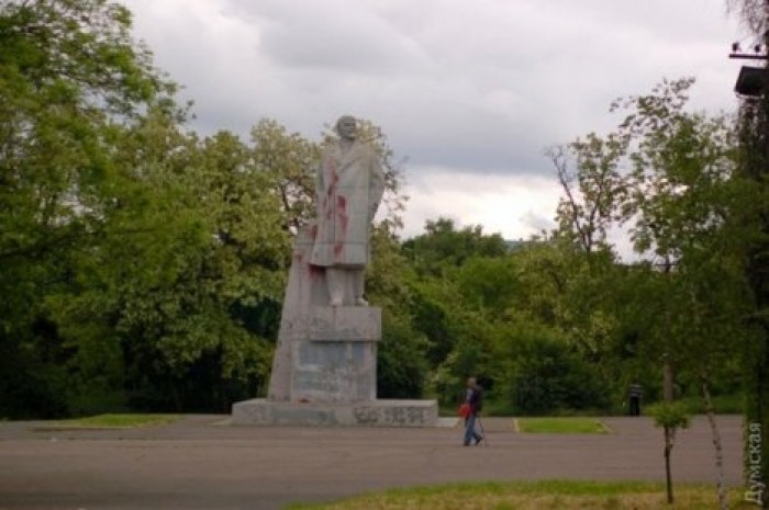 В Одессе не удалось снести последнего Ленина
