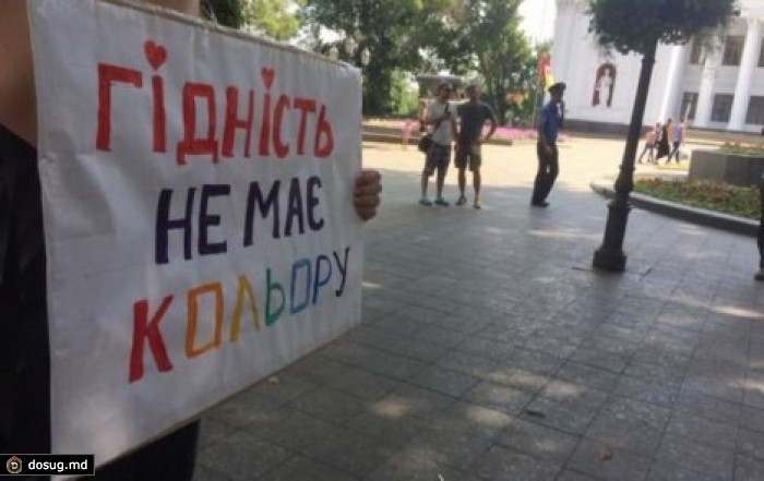 В Одессе забросали петардами участников ЛГБТ-фестиваля