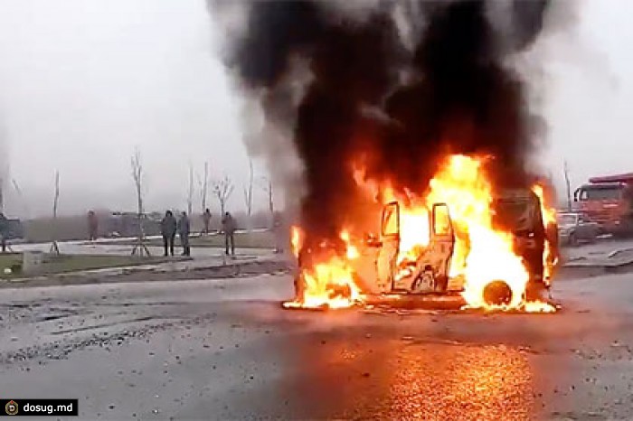 В Петербурге обстреляли из автоматов полицейский УАЗ