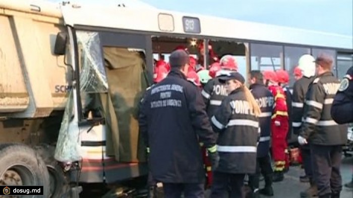 В Румынии столкнулись грузовик и пассажирский автобус: есть погибшие