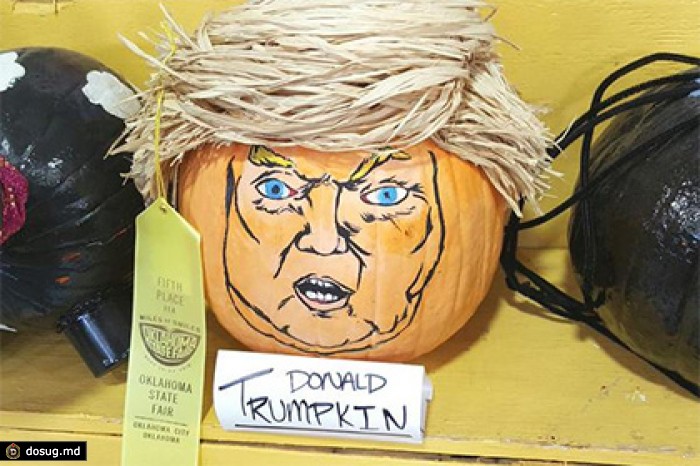 В соцсетях запустили флешмоб по превращению тыкв в Дональда Трампа