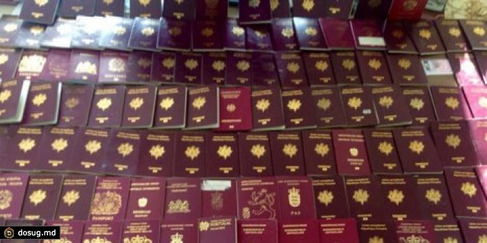 В Стамбуле задержали двух человек со 148 европейскими паспортами