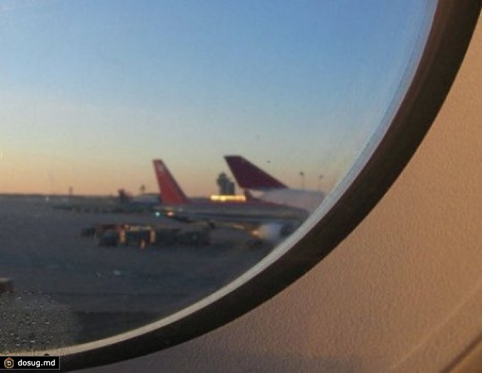 В теле кусавшегося пассажира самолета нашли подозрительные контейнеры