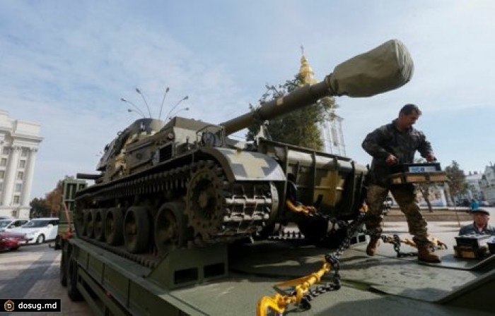 В центр Киева пригнали танки