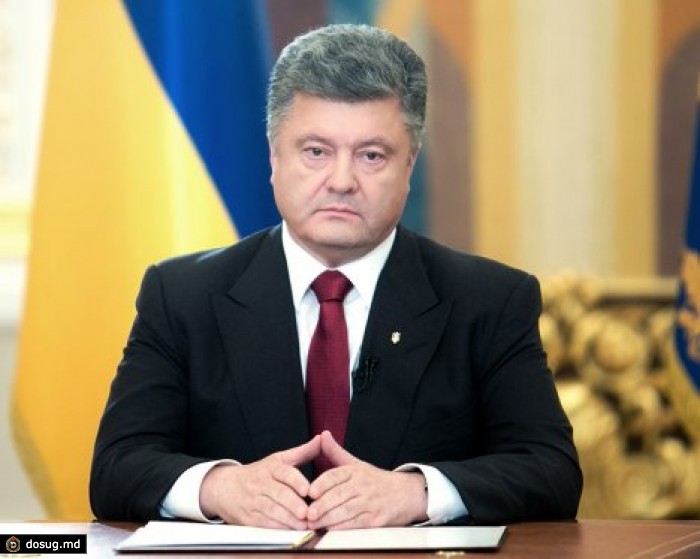 В украинских школах запретили вешать портреты Порошенко