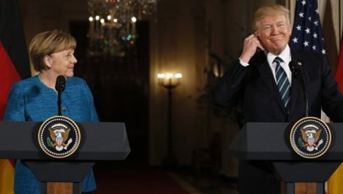 В Белом доме объяснили, почему Трамп не пожал руку Меркель