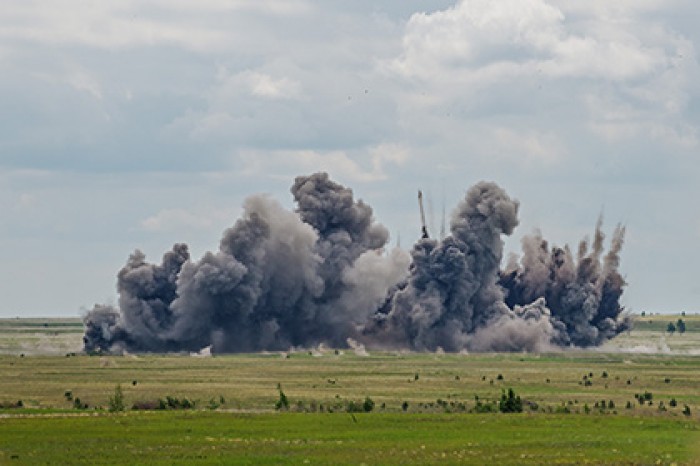 В Чечне при разминировании территории подорвался контрактник