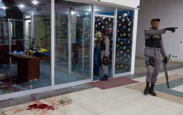 В Доминикане журналистов расстреляли во время прямого эфира