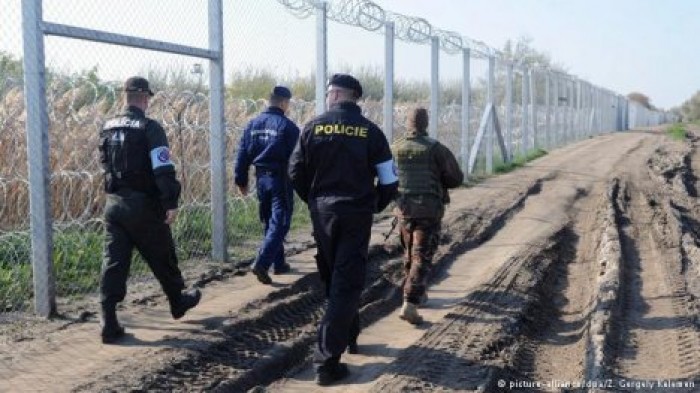 Венгрия усилить вторым забором границу с Сербией