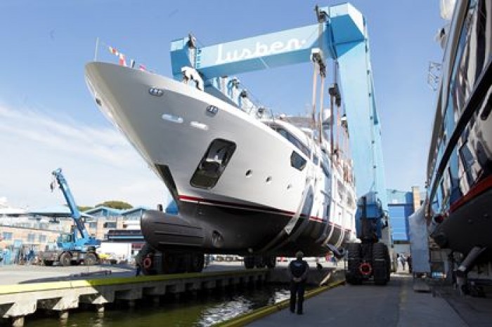 Верфь Benetti спустила на воду суперъяхту в африканском стиле