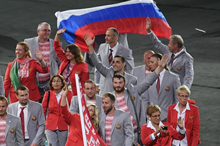 В Госдуме отказались награждать пронесшего флаг России на Паралимпиаде белоруса