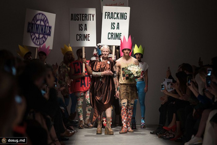 Вивьен Вествуд устроила акцию протеста во время модного показа