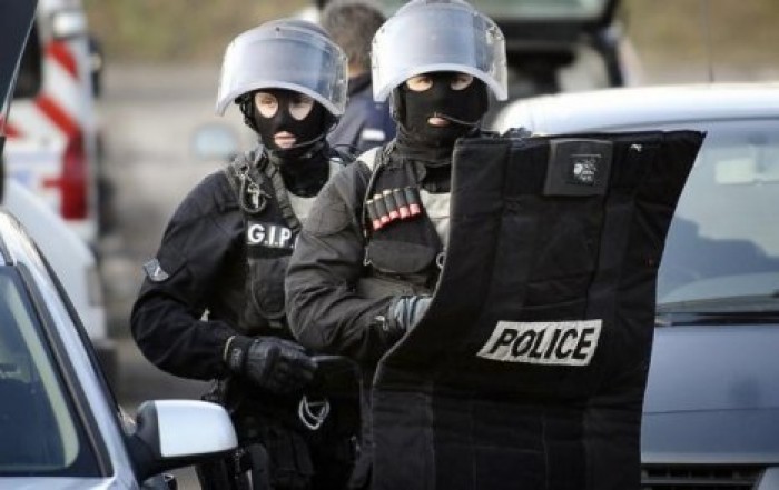 Власти Франции заявили о предотвращении атаки смертника в Париже