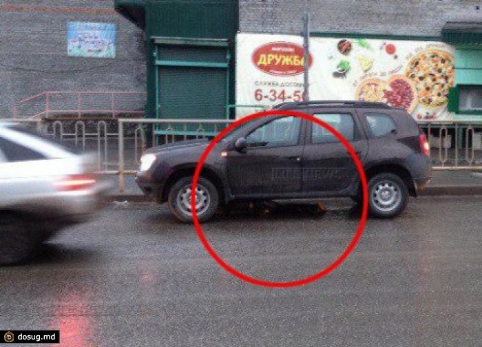 Водитель автомобиля протащил под днищем труп больше километра