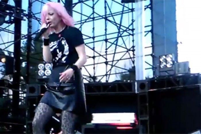 Вокалистка Garbage упала со сцены