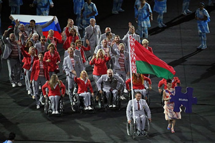 В ПКР предложили наградить пронесших российский флаг белорусских паралимпийцев