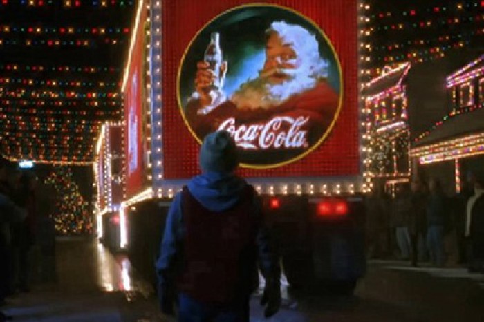 В сети возмутились новогодней рекламой Coca-Cola