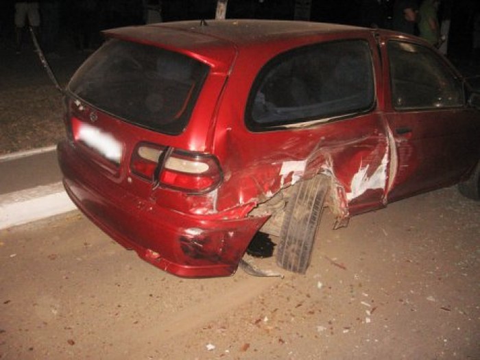 В Тирасполе машина влетела в два припаркованных авто