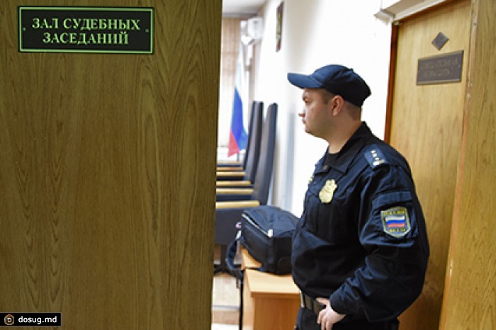Выбросившую в мусоропровод младенца мать взяли под стражу