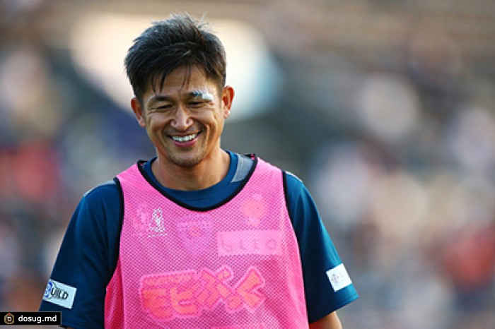 Японский футбольный клуб продлил контракт с 48-летним игроком
