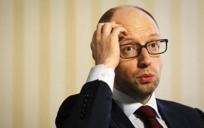 Яценюка наградили в 2015 году пулеметом "Максим"