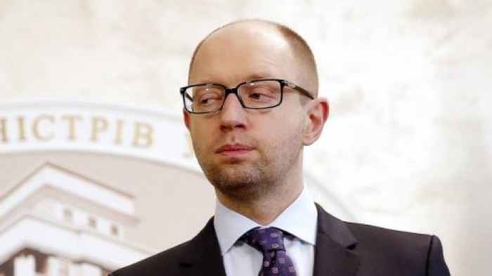 Яценюка в подозревают в получении взятки в 3 миллиона долларов