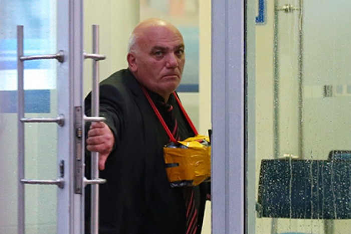 Захвативший заложников в банке Петросян признал свою вину